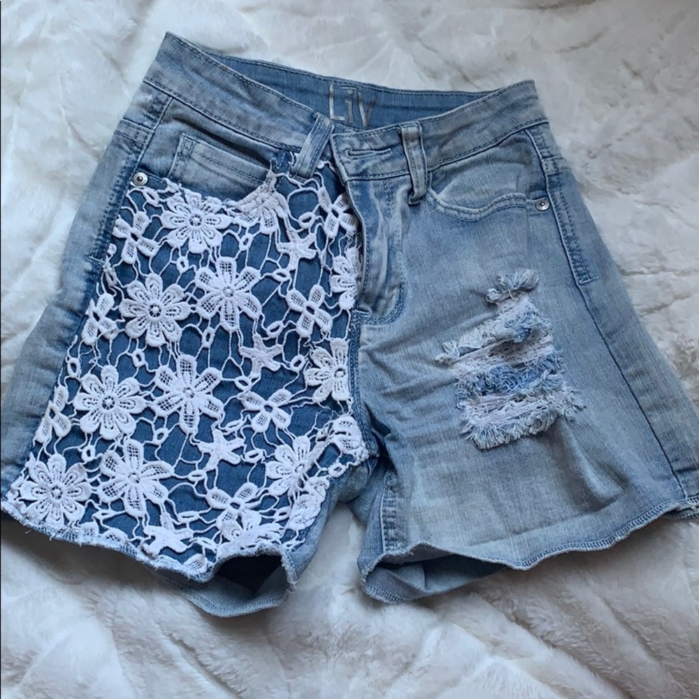 Summer shorts with flower design size 00